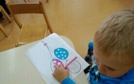 Dzień Kropki w przedszkolu  w Chybicach 46
