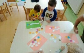 Dzień Kropki w przedszkolu  w Chybicach 47