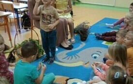 Przedszkolaki z Chybic witają jesień 13