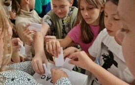 Galeria aktualności Uczymy się demokracji. Wybory do Samorządu Uczniowskiego w PSP w Łomnie 3540 4