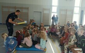 Bezpieczeństwo w ruchu drogowym- spotkanie z policjantem. 1