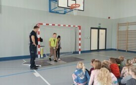 Bezpieczeństwo w ruchu drogowym- spotkanie z policjantem. 4