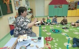 Międzynarodowy Dzień Drzewa w przedszkolu w Chybicach 15