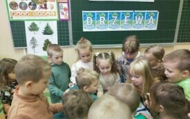 Międzynarodowy Dzień Drzewa w przedszkolu w Chybicach 19