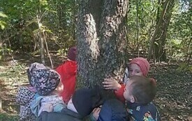 Międzynarodowy Dzień Drzewa w przedszkolu w Chybicach 35
