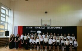 Dzień Edukacji Narodowej w Publicznej Szkole Podstawowej im. Feliksa Szczęsnego Karnickiego w Chybicach 17