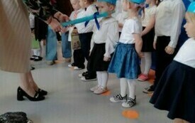 Kolorowe kredki w pudełeczku noszę&hellip; 9
