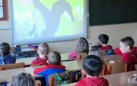 Spotkanie bajkowych bohater&oacute;w w chybickim przedszkolu 27