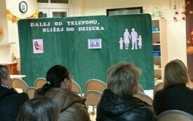 Prelekcja dla rodzic&oacute;w pt.&rdquo; Dalej od telefonu, bliżej do dziecka&rdquo;  &ndash; Świadome korzystanie z urządzeń ekranowych w kontekście rozwoju dziecka 1