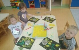 Popołudniowe zajęcia plastyczne w przedszkolu w Chybicach 18