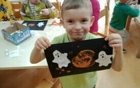 Popołudniowe zajęcia plastyczne w przedszkolu w Chybicach 29