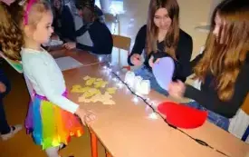 Zabawy andrzejkowe przedszkolak&oacute;w w Chybicach 8