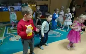 Zabawy andrzejkowe przedszkolak&oacute;w w Chybicach 18