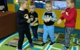 Zabawy andrzejkowe przedszkolak&oacute;w w Chybicach 20