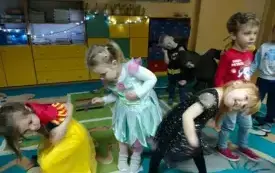 Zabawy andrzejkowe przedszkolak&oacute;w w Chybicach 28