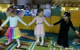 Zabawy andrzejkowe przedszkolak&oacute;w w Chybicach 46