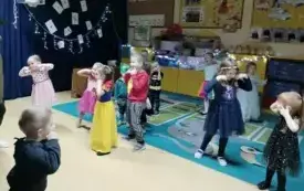 Zabawy andrzejkowe przedszkolak&oacute;w w Chybicach 49