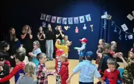 Zabawy andrzejkowe przedszkolak&oacute;w w Chybicach 56