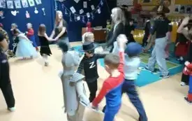 Zabawy andrzejkowe przedszkolak&oacute;w w Chybicach 57