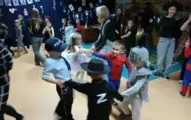 Zabawy andrzejkowe przedszkolak&oacute;w w Chybicach 58