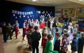 Zabawy andrzejkowe przedszkolak&oacute;w w Chybicach 61