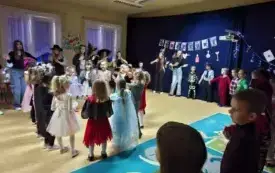 Zabawy andrzejkowe przedszkolak&oacute;w w Chybicach 65
