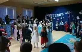 Zabawy andrzejkowe przedszkolak&oacute;w w Chybicach 66