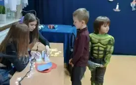 Zabawy andrzejkowe przedszkolak&oacute;w w Chybicach 68