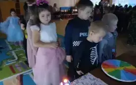 Zabawy andrzejkowe przedszkolak&oacute;w w Chybicach 78