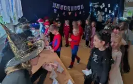 Zabawy andrzejkowe przedszkolak&oacute;w w Chybicach 80