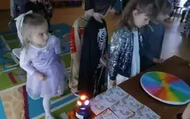 Zabawy andrzejkowe przedszkolak&oacute;w w Chybicach 81