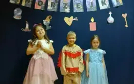 Zabawy andrzejkowe przedszkolak&oacute;w w Chybicach 89