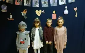 Zabawy andrzejkowe przedszkolak&oacute;w w Chybicach 93