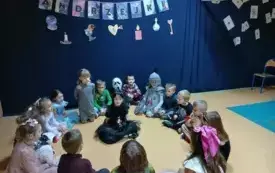 Zabawy andrzejkowe przedszkolak&oacute;w w Chybicach 97