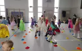 Wspomnienia z Magicznego Wieczoru &ndash; Andrzejki w Publicznej Szkole Podstawowej w Jadownikach! 16