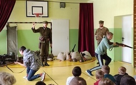 Lekcja historii z Grupą Artystyczną &quot;Rekonstrukto&quot; 4