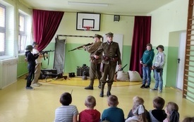 Lekcja historii z Grupą Artystyczną &quot;Rekonstrukto&quot; 10