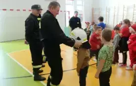 Mikołajkowe atrakcje w PSP w Godowie 16
