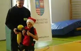 Mikołajkowe atrakcje w PSP w Godowie 17