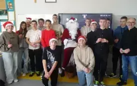 &bdquo;Ho Ho Ho &hellip; Czy są tu jakieś grzeczne dzieci?&rdquo; &ndash; Mikołaj w naszej  szkole. 1