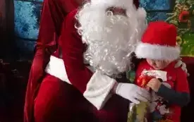 &bdquo;Ho Ho Ho &hellip; Czy są tu jakieś grzeczne dzieci?&rdquo; &ndash; Mikołaj w naszej  szkole. 13