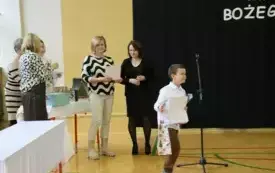Konkurs i kiermasz świąteczny- PSP Chybice 3