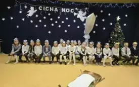 Przedszkolne kolędowanie i warsztaty z rodzicami w Chybicach 1