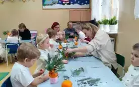 Przedszkolne kolędowanie i warsztaty z rodzicami w Chybicach 6