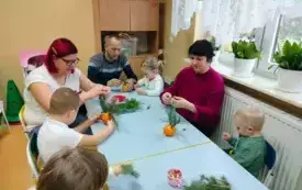 Przedszkolne kolędowanie i warsztaty z rodzicami w Chybicach 7