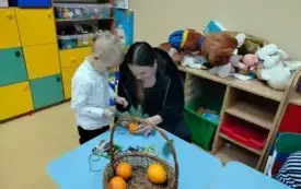 Przedszkolne kolędowanie i warsztaty z rodzicami w Chybicach 10