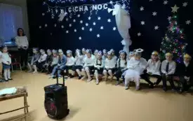Przedszkolne kolędowanie i warsztaty z rodzicami w Chybicach 14