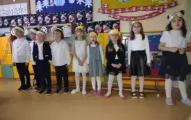 Przedszkolne kolędowanie i warsztaty z rodzicami w Chybicach 18