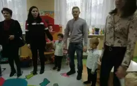 Przedszkolne kolędowanie i warsztaty z rodzicami w Chybicach 43