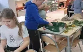 Świetlicowe przygotowania do Świąt Bożego Narodzenia- PSP Chybice 13